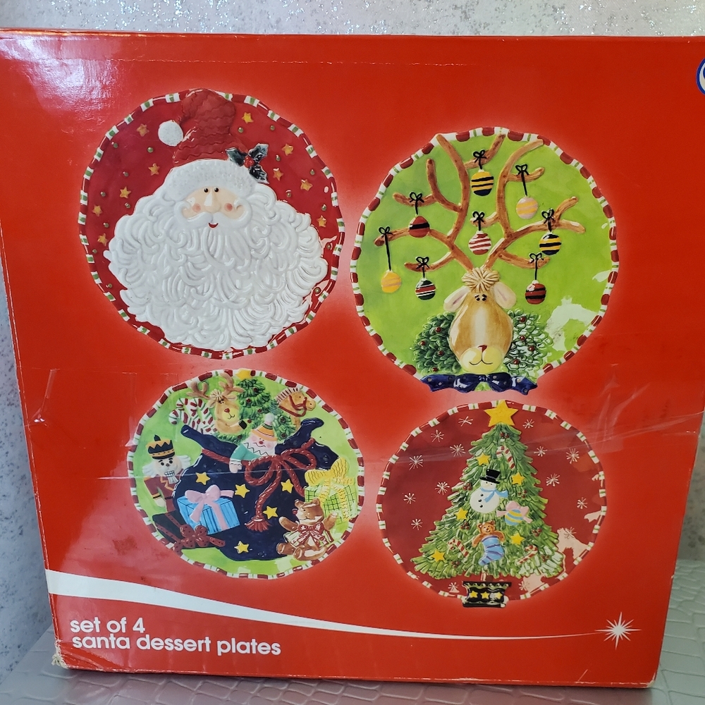 Set Of 4 Santa Dessert Plates JCpenney - Picture 3 of 7